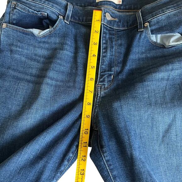 Levi’s Women’s Classic Straight Leg Jeans Dark Wash Size 32 - Picture 6 of 7